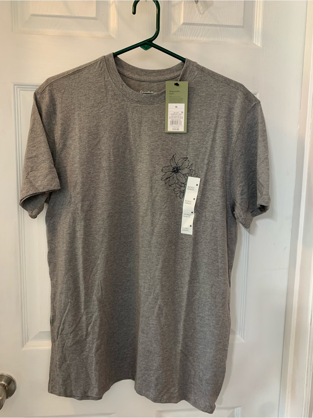 Goodfellow & Co NWT’s medium graphic tee standard fit